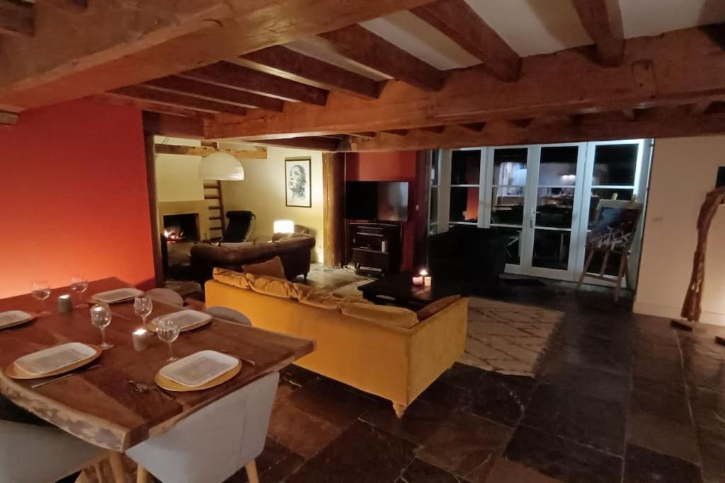 Sainghin-en-Mélantois Ferme De Caractere Avec Piscine Et Chemineeヴィラ エクステリア 写真